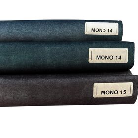 Juoda lova Marko su aukštu galvūgaliu ir medinėmis grotelėmi