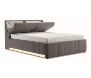 lova York C pakelta – matoma didelė daiktadėžė