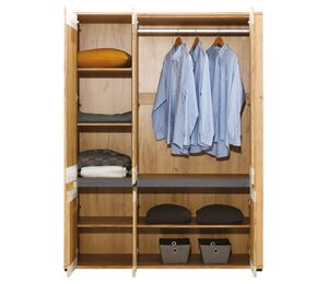 York B spinta atidaryta – lentynos, kabinimo vietos, tvarkingas vidus