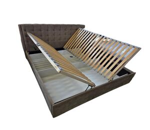 Lova su patalynės dėže ir šoniniu pakėlimo mechanizmu