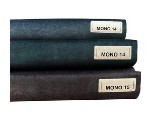 Juoda lova Marko su aukštu galvūgaliu ir medinėmis grotelėmi