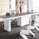 Balta   pilka blizgi