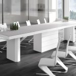 Balta   šviesi pilka matinė