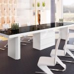 Balta   juoda blizgi