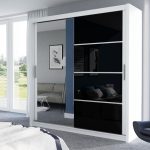 Juoda blizgi   veidrodis