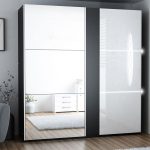 Juoda   balta blizgi