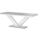 Balta   šviesiai pilka matinė