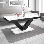 Balta   juoda   balta