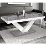 Pilka   balta   pilka