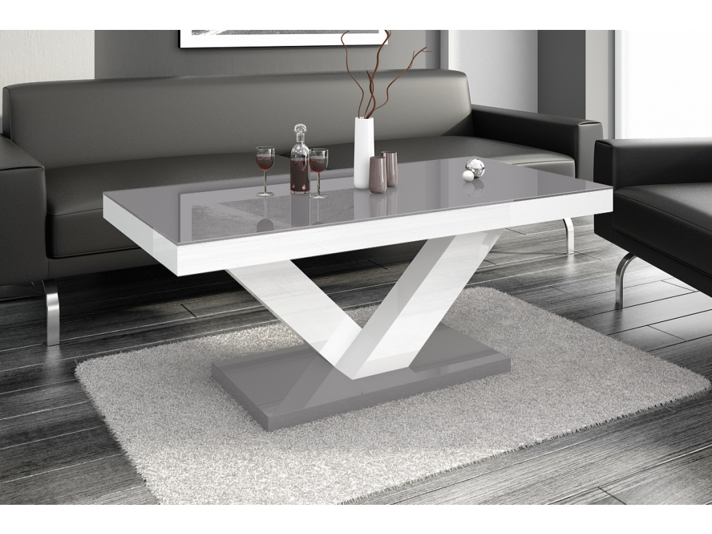 Pilka   balta   pilka