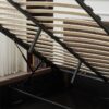 Lovos Norra pakeliamo metalinio rėmo ir lentjuosčių detalė